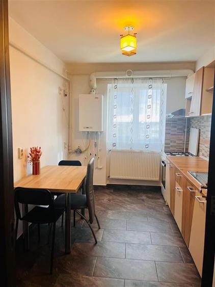 Apartament cu 3 camere decomandat, mobilat în Central