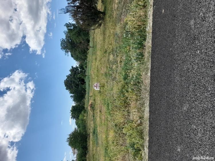 Teren de 2720 mp, în Milcovul