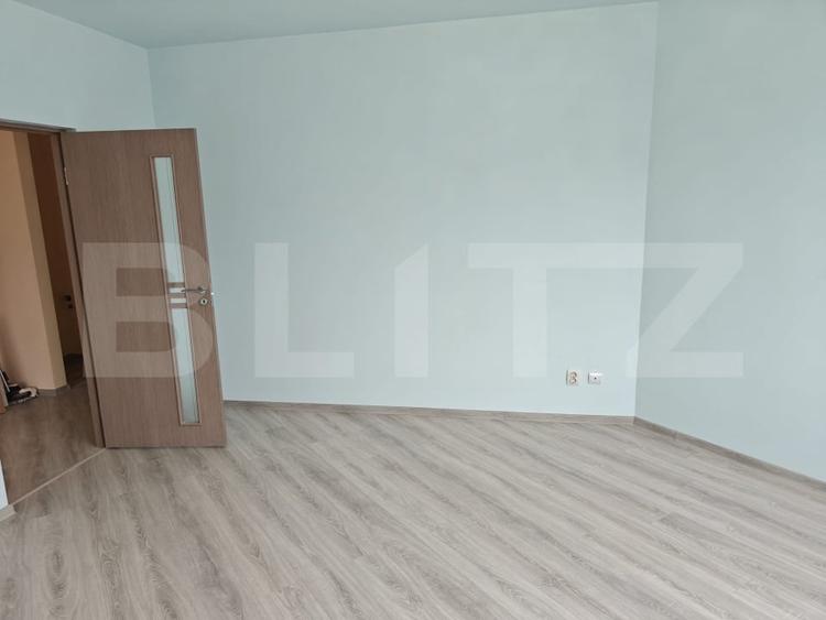 Apartament cu 3 camere semidecomandat, mobilat în Florești