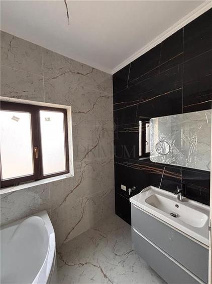 Duplex cu 5 camere cu Canalizare în Moșnița Nouă