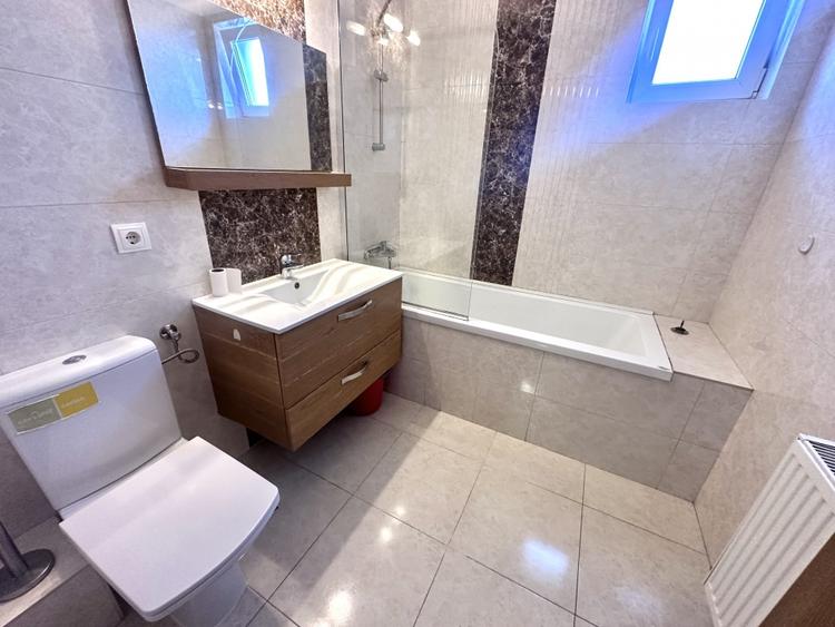 Apartament cu 3 camere decomandat, mobilat în Cetate