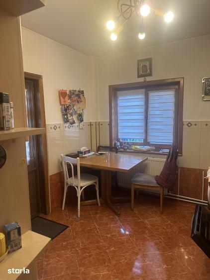 Casă cu 8 camere cu Teren 1300 Mp în Poiana