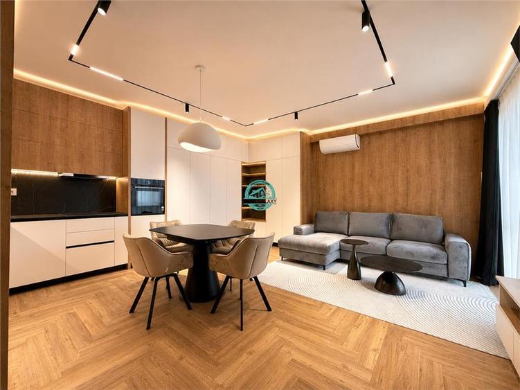 Apartament cu 3 camere decomandat, mobilat în Central