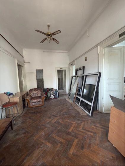 Casă cu 3 camere cu Teren 90 Mp în Central