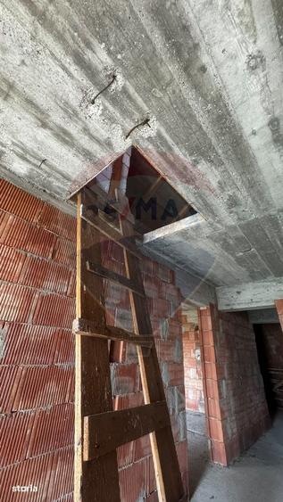 Casă cu 4 camere în Costâna