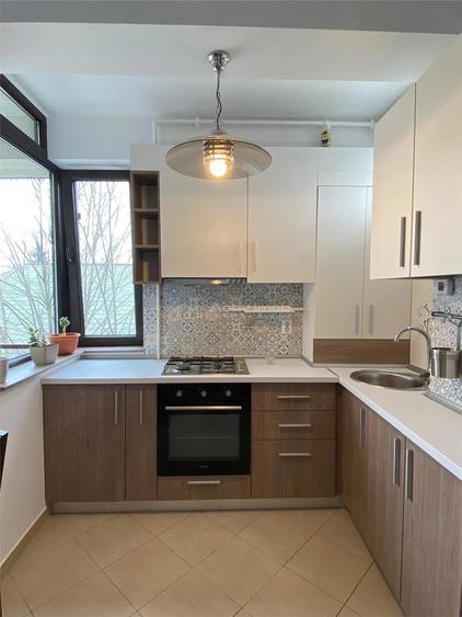 Apartament cu 2 camere semidecomandat, mobilat în Dămăroaia