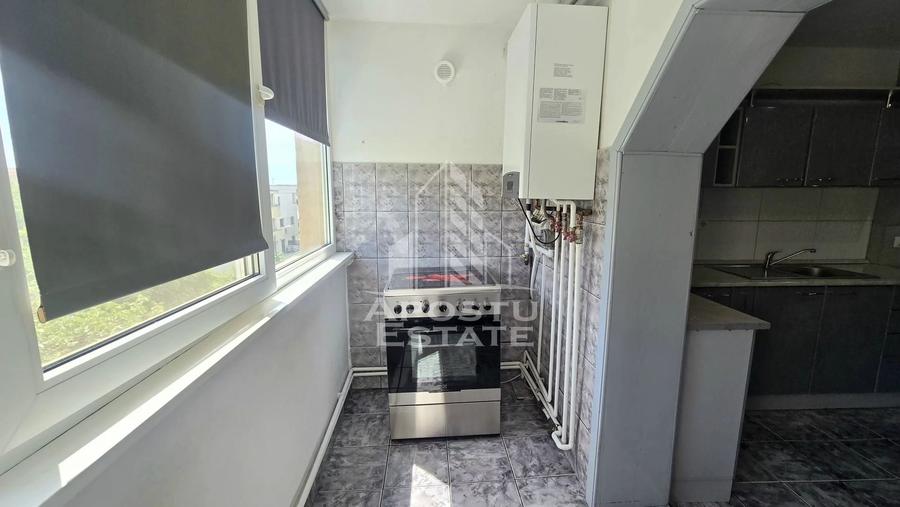 Apartament de vanzare cu 3 camere, decomandat,centrala proprie,Lipovei - 16