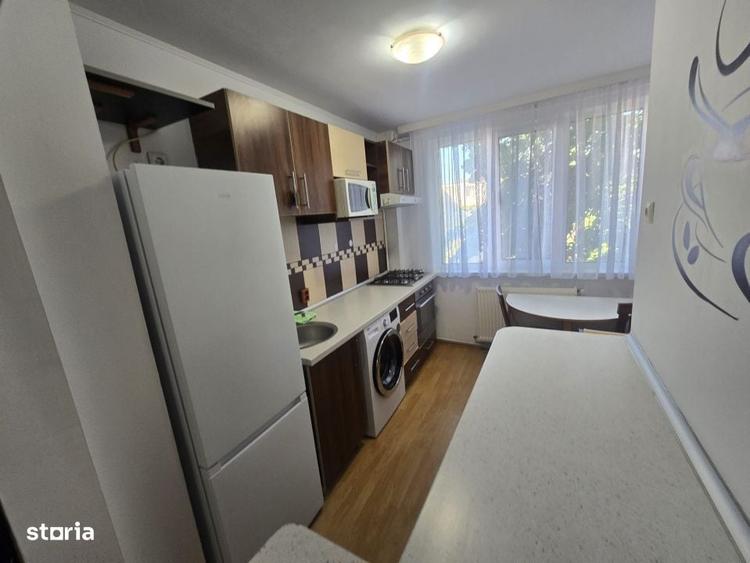 Apartament cu 3 camere semidecomandat în Negru Vodă
