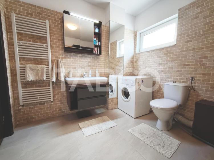 Penthouse cu 4 camere semidecomandat, mobilat în Între Lacuri
