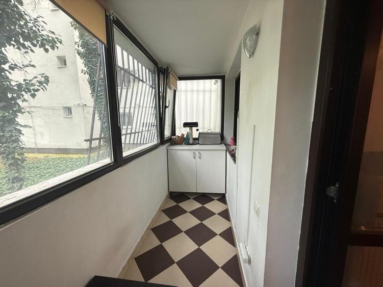 Apartament cu 3 camere decomandat în Titan