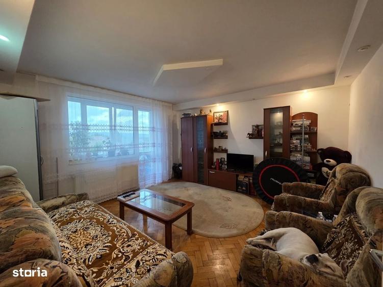 Apartament cu 3 camere decomandat în Deve
