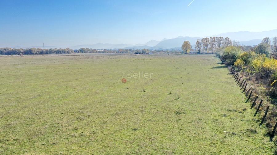 Teren Construcții intravilan de 55700 mp, în Stupini