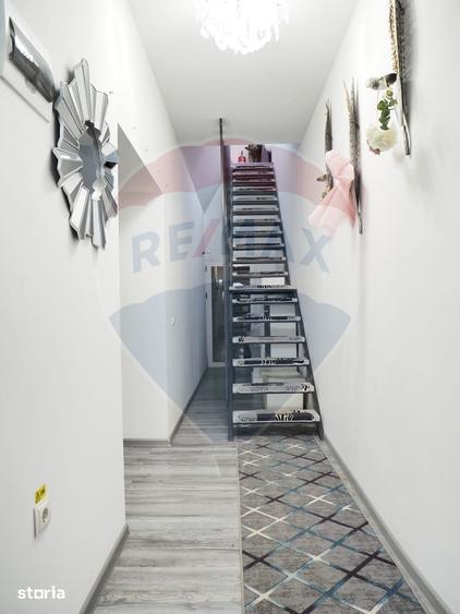 Casă cu 9 camere cu Teren 370 Mp în Central