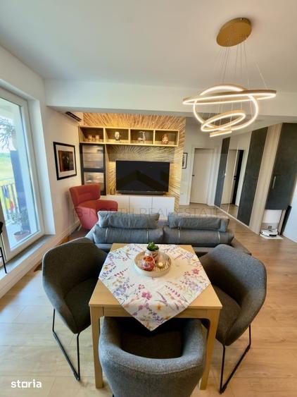 Apartament cu 3 camere semidecomandat în Tunari