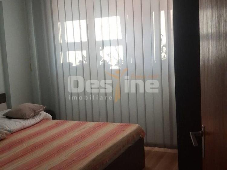 Apartament cu 3 camere decomandat în Drumul Taberei