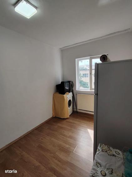 Apartament cu 4 camere nedecomandat în Micro 9