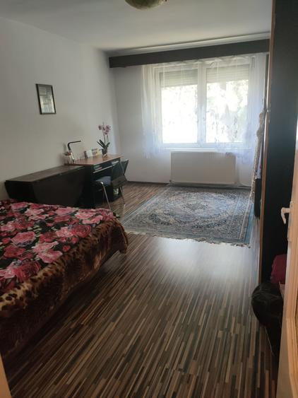 Apartament cu 3 camere decomandat în Cornișa