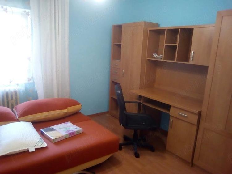 Apartament cu 3 camere decomandat în Rovine