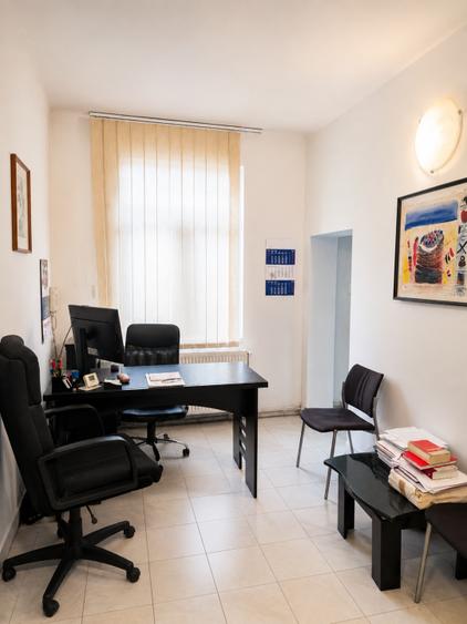 Apartament cu 3 camere decomandat, mobilat în Central