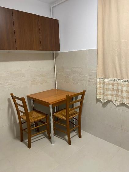 Apartament cu 3 camere semidecomandat, mobilat în Ștefan cel Mare