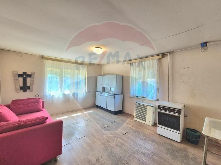 Casă individuală cu 3 camere cu Teren 1440 Mp în Central