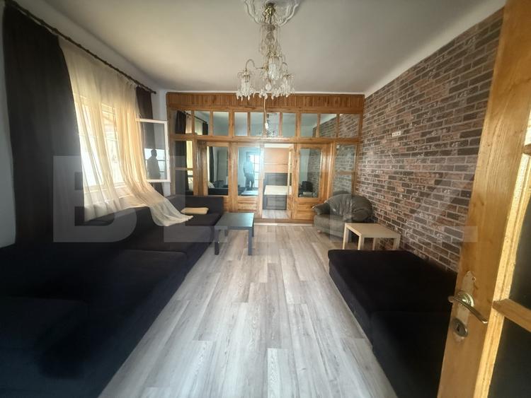 Casă individuală cu 8 camere cu Canalizare în Central