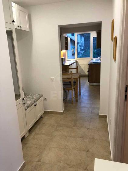 Apartament cu 3 camere semidecomandat în Grigorescu