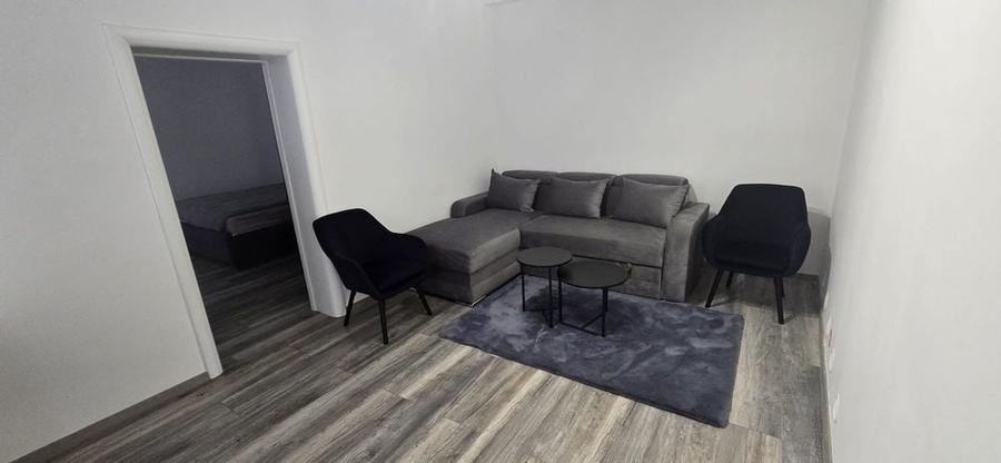 Apartament cu 3 camere decomandat în Exterior Vest