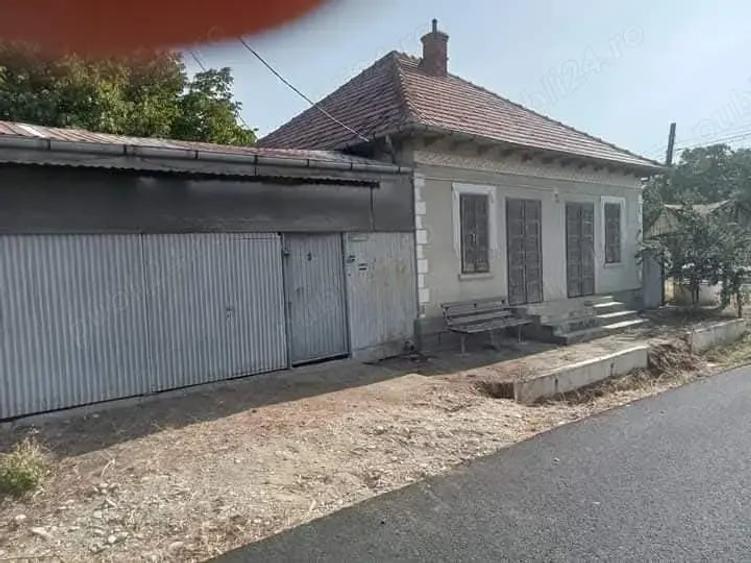 Casă cu 6 camere în Giubega