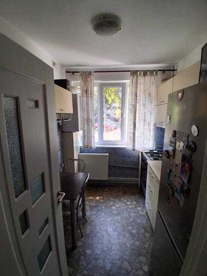 Apartament cu 3 camere semidecomandat în Nord