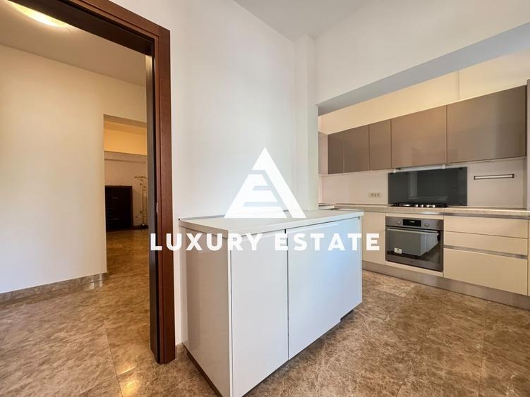 Apartament cu 4 camere decomandat în Polonă