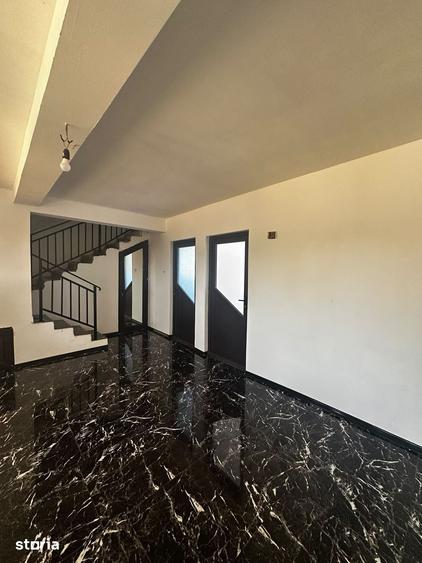 Casă cu 5 camere cu Teren 200 Mp în Lumina