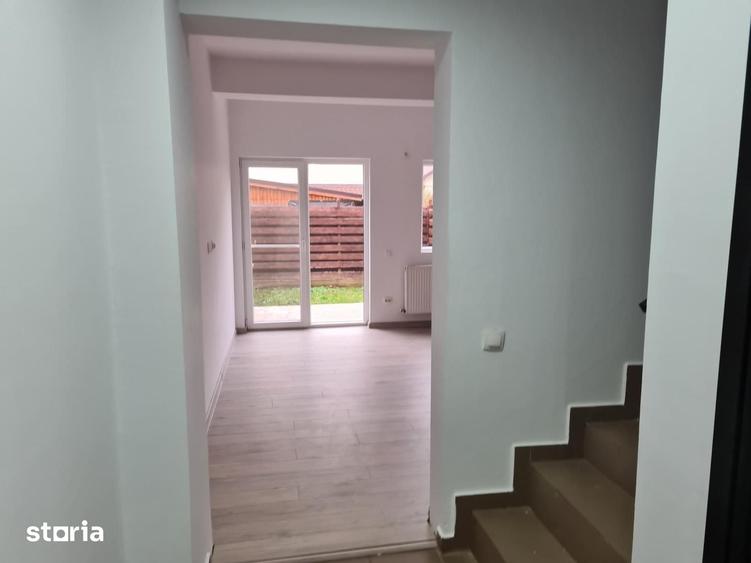 Casă cu 4 camere cu Teren 70 Mp în Glina