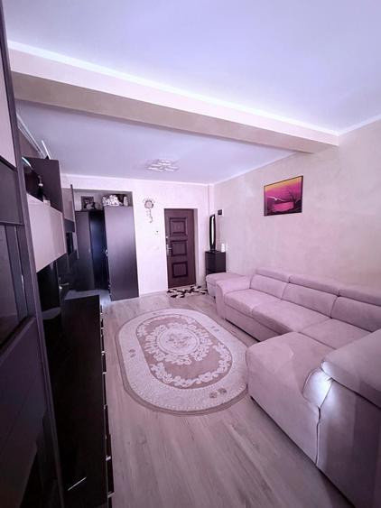 Apartament cu 3 camere semidecomandat în Obcini