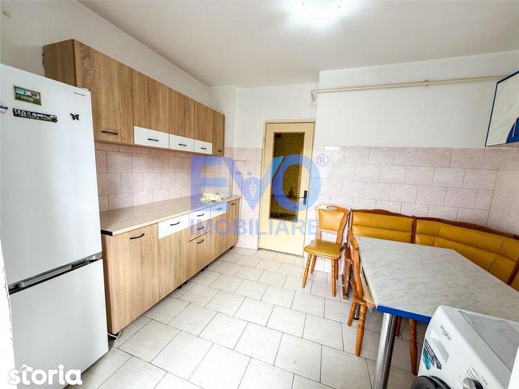 Apartament cu 3 camere decomandat în Nicolina