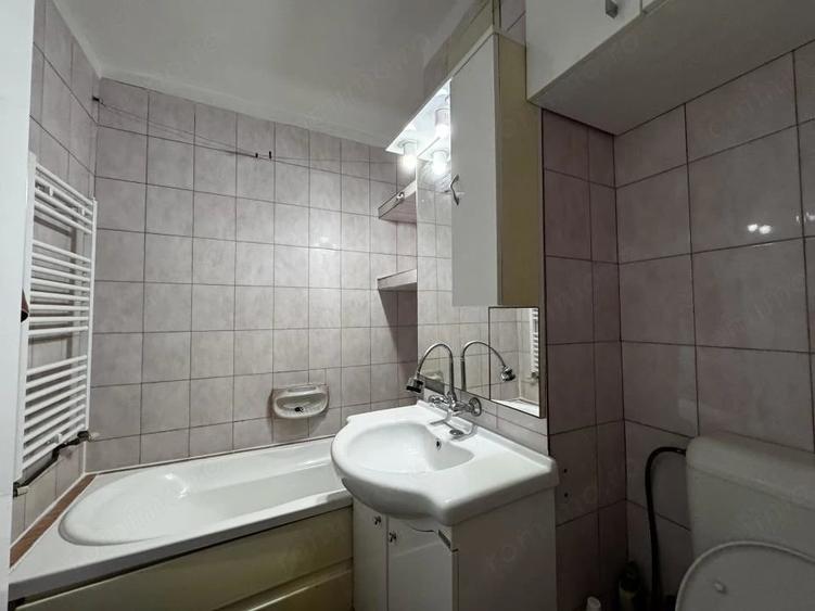 Apartament cu 2 camere semidecomandat în Girocului