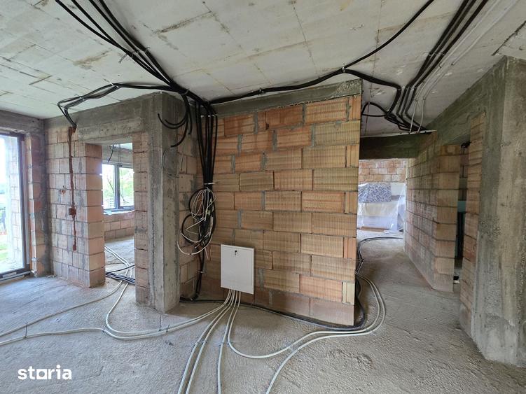 Casă cu 5 camere cu Teren 1000 Mp în Central