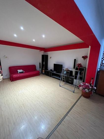 Apartament cu 3 camere decomandat, mobilat în Central