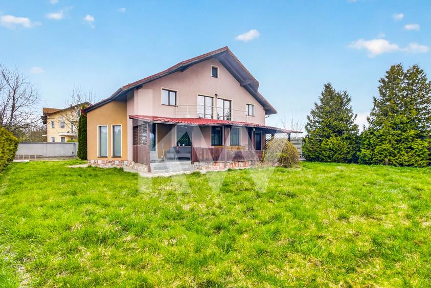 Casă individuală cu 6 camere cu Canalizare în Stupini