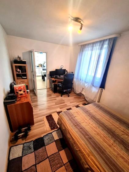 Casă individuală cu 10 camere cu Garaj în Lancrăm