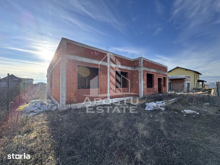 Casă cu 8 camere cu Teren 681 Mp în Central