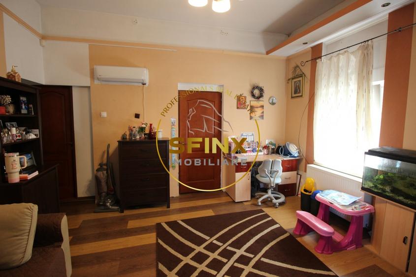 Casă individuală cu 5 camere cu Canalizare în Gara de Nord