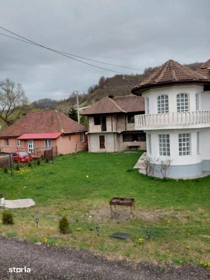 Casa cu 5 camere + teren intravilan de 1209 mp in Iscroni- Aninoasa - 8