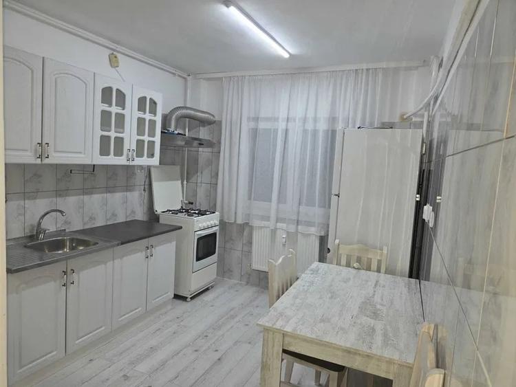 Apartament cu 3 camere decomandat, mobilat în Drumul Taberei