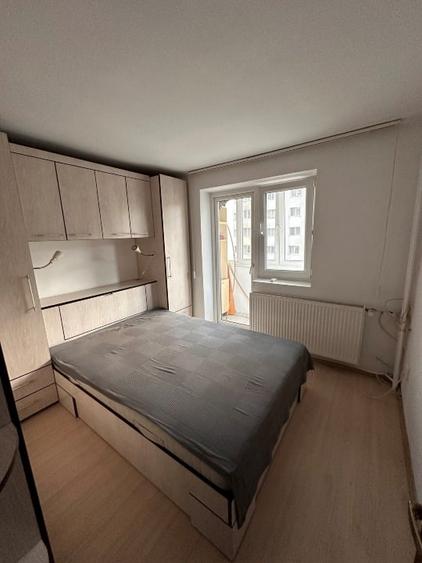 Apartament cu 3 camere decomandat, mobilat în Tei
