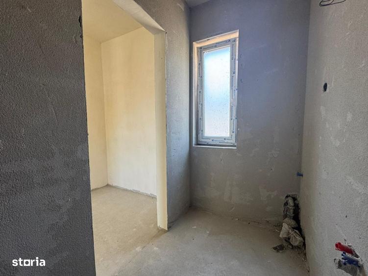 Casă cu 4 camere în Tăuți