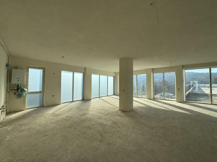 Apartament cu 6 camere decomandat în Dâmbul Rotund