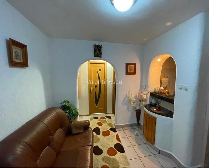 Apartament de inchiriat -2 camere,zona Mall,la 3 minute de scoala nr.8