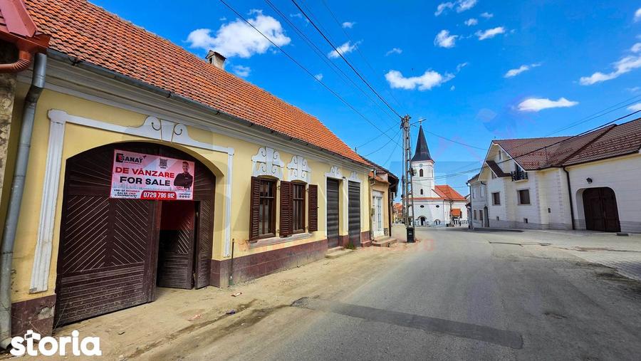 Casă cu 10 camere cu Teren 443 Mp în Poiana Sibiului