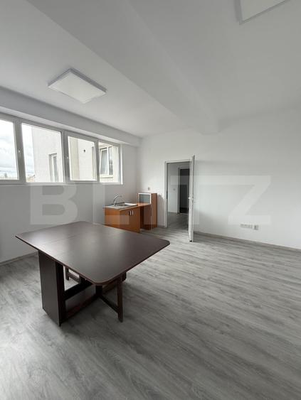 Spațiu comercial, de 329 mp, în Periferie